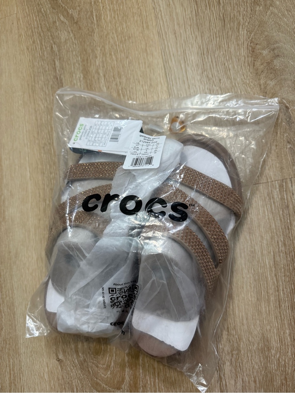 NWT Crocs Getaway Strappy Gems Sandal Size W7 Latte with 1 free jibbitz - Picture 5 of 6